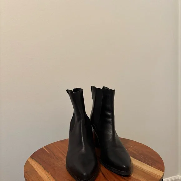 Blondo Black Leather Ankle Booties - Picture 2 of 9